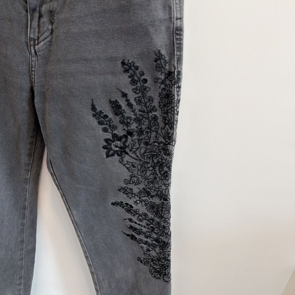 Free People We The Free Sz 27 Jeans Grey Black Embroidered Floral Denim Raw Hem - Picture 5 of 16